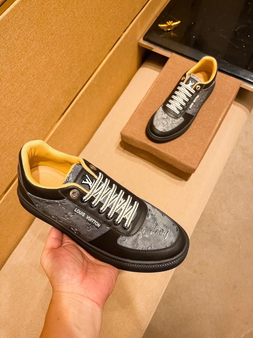 Men's shoes💰 400💰[LV]🔥Louis Vuitton, high-end men's shoes brand, official website 1:1 latest masterpiece: the upper is made of Italian imported first-layer cowhide with a comfortable and breathable lining➕original non-slip and wear-resistant outsole🔥, making walking more convenient and comfortable! An exclusive new model, a stunning work, a beautiful 1:1 replica [color] compared to the official quality! Create a fashionable personality to set off your uniqueness! A must-have for trendy men! Classic 🔥Size: 38-44 Color: 🔥 3⃣️colors available🔥.